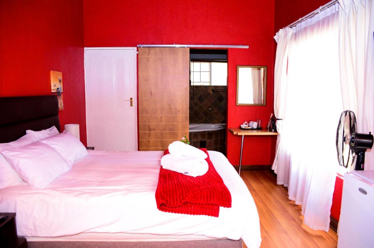 Novus Guest House Pretoria Bagian luar foto